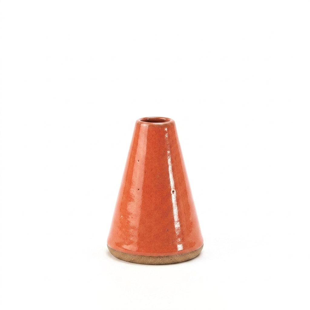 Vaso Cone em cerâmica artesanal — tamanho 11CM, argila Cappuccino, esmalte Laranja Intenso