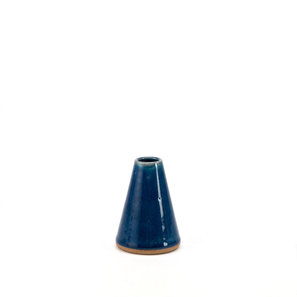 Vaso Cone em cerâmica artesanal — tamanho 11CM, argila Cappuccino, esmalte Lazuli
