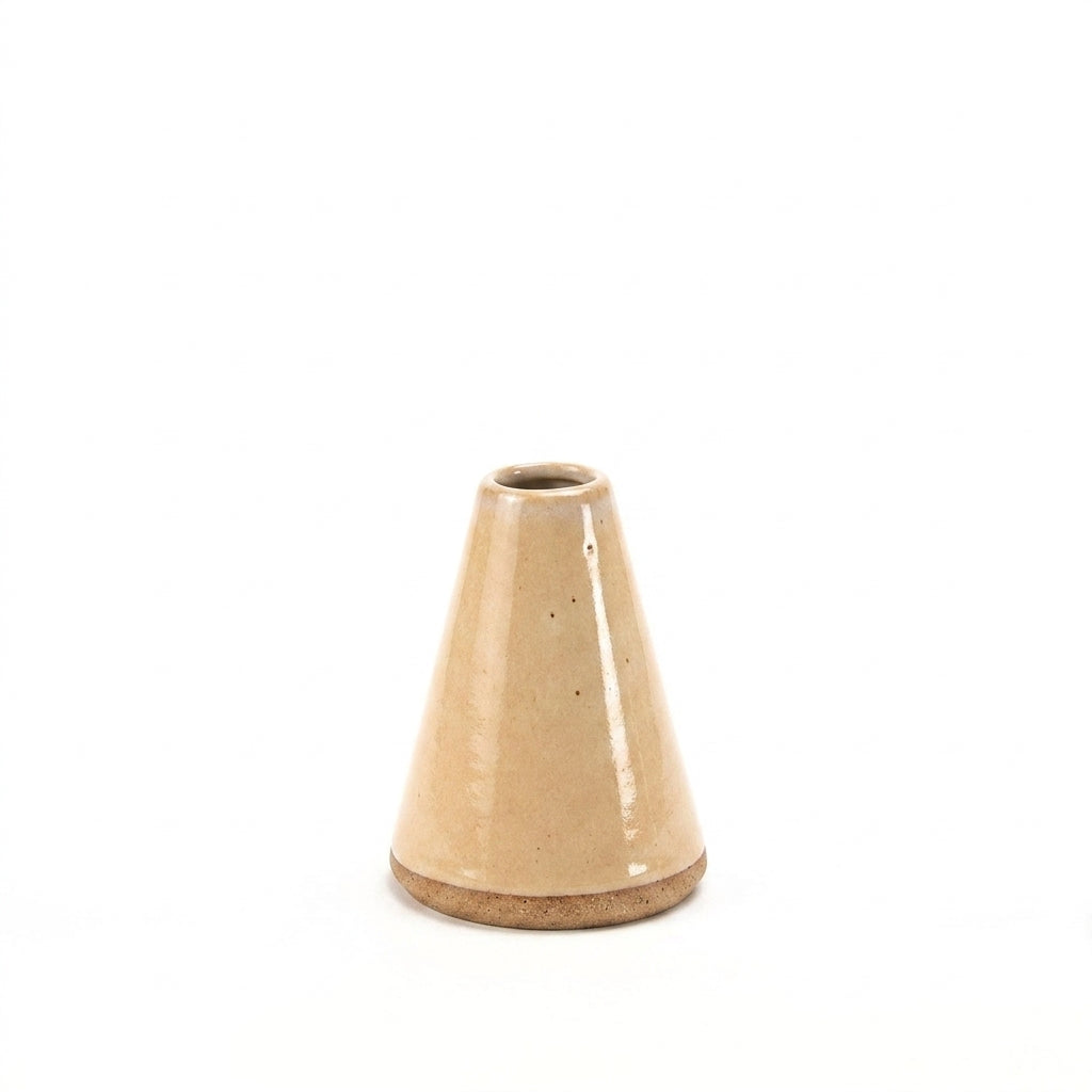 Vaso Cone em cerâmica artesanal — tamanho 11CM, argila Cappuccino, esmalte Pedra Sabão