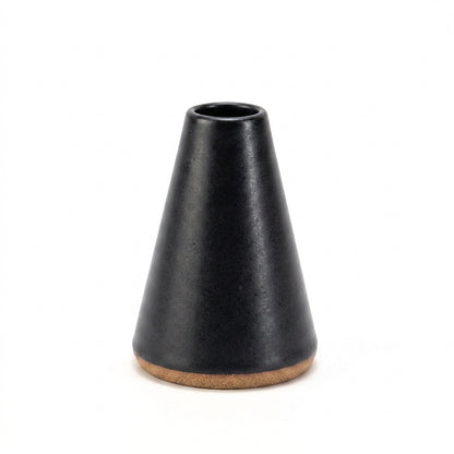 Vaso Cone em cerâmica artesanal — tamanho 11CM, argila Cappuccino, esmalte Preto Acetinado
