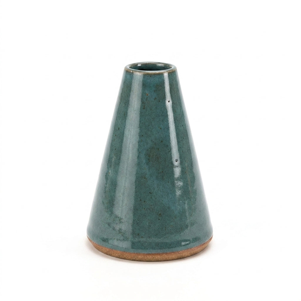 Vaso Cone em cerâmica artesanal — tamanho 11CM, argila Cappuccino, esmalte Verde Exército