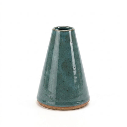 Vaso Cone em cerâmica artesanal — tamanho 11CM, argila Cappuccino, esmalte Verde Exército