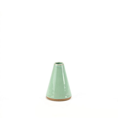 Vaso Cone em cerâmica artesanal — tamanho 11CM, argila Cappuccino, esmalte Verde Menta