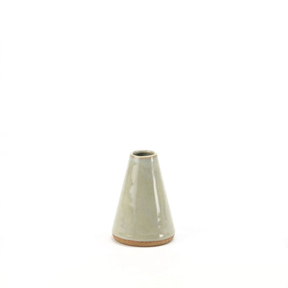 Vaso Cone em cerâmica artesanal — tamanho 11CM, argila Cappuccino, esmalte Verde Pompeia