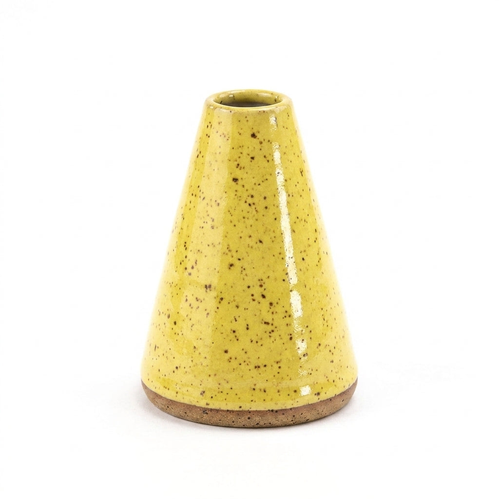 Vaso Cone em cerâmica artesanal — tamanho 11CM, argila Flocos, esmalte Amarelo Intenso
