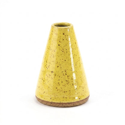Vaso Cone em cerâmica artesanal — tamanho 11CM, argila Flocos, esmalte Amarelo Intenso