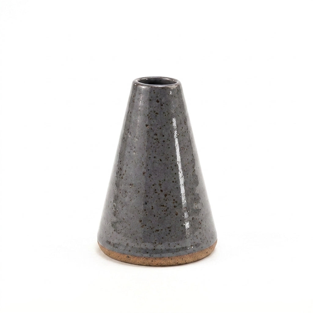 Vaso Cone em cerâmica artesanal — tamanho 11CM, argila Flocos, esmalte Grafite