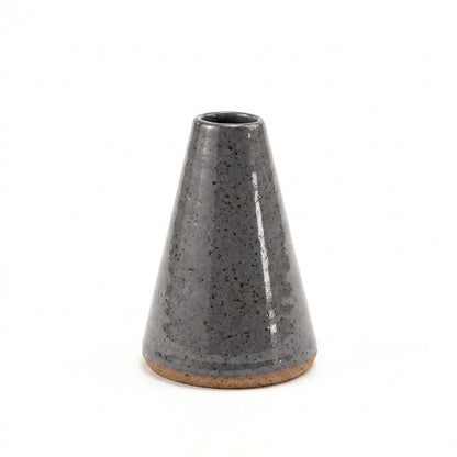 Vaso Cone em cerâmica artesanal — tamanho 11CM, argila Flocos, esmalte Grafite