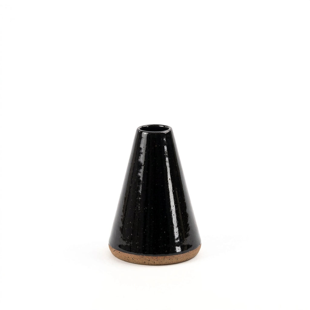 Vaso Cone em cerâmica artesanal — tamanho 11CM, argila Flocos, esmalte Preto Ébano