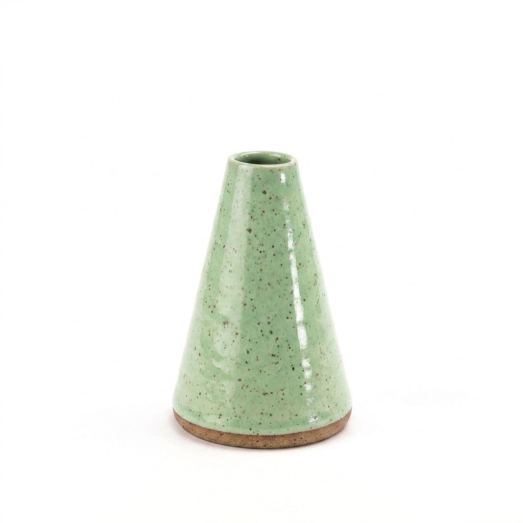 Vaso Cone em cerâmica artesanal — tamanho 11CM, argila Flocos, esmalte Verde Menta
