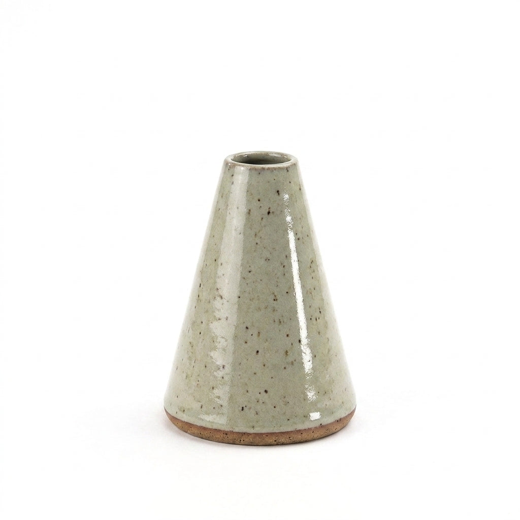 Vaso Cone em cerâmica artesanal — tamanho 11CM, argila Flocos, esmalte Verde Pompeia