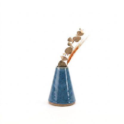 Vaso Cone em cerâmica artesanal — tamanho 15CM, argila Cappuccino, esmalte Azul Safira