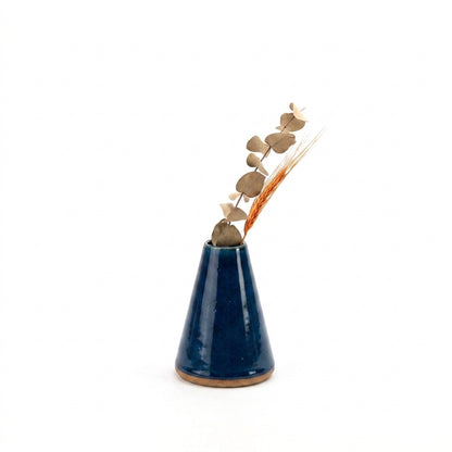 Vaso Cone em cerâmica artesanal — tamanho 15CM, argila Cappuccino, esmalte Lazuli