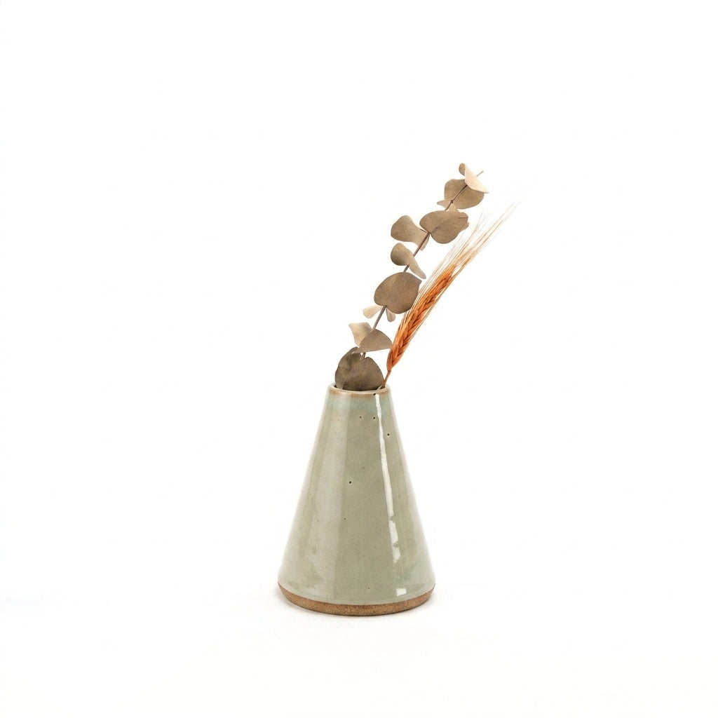 Vaso Cone em cerâmica artesanal — tamanho 15CM, argila Cappuccino, esmalte Verde Pompeia