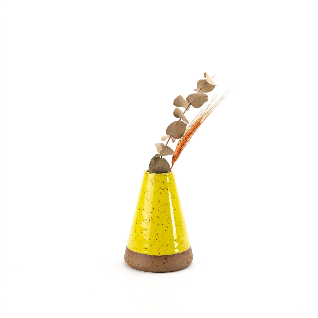 Vaso Cone em cerâmica artesanal — tamanho 15CM, argila Flocos, esmalte Amarelo Intenso
