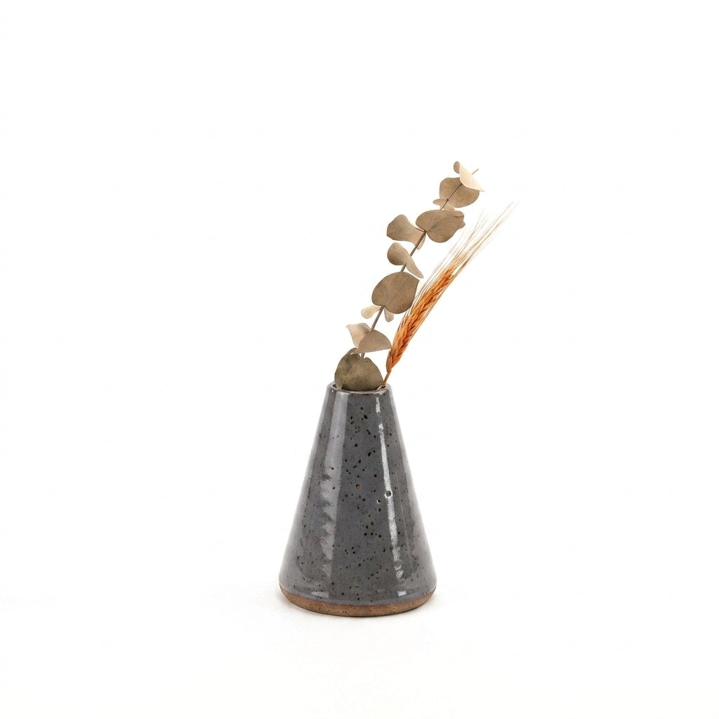Vaso Cone em cerâmica artesanal — tamanho 15CM, argila Flocos, esmalte Grafite