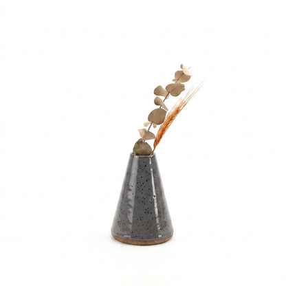 Vaso Cone em cerâmica artesanal — tamanho 15CM, argila Flocos, esmalte Grafite