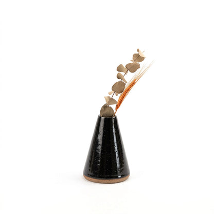 Vaso Cone em cerâmica artesanal — tamanho 15CM, argila Flocos, esmalte Preto Ébano