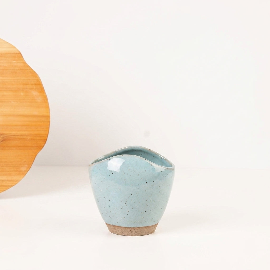 Vaso Fenda em cerâmica artesanal — tamanho 15CM, argila Flocos, esmalte Jujuba