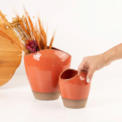 Vaso Fenda em cerâmica artesanal — tamanho KIT, argila Cappuccino, esmalte Laranja Intenso