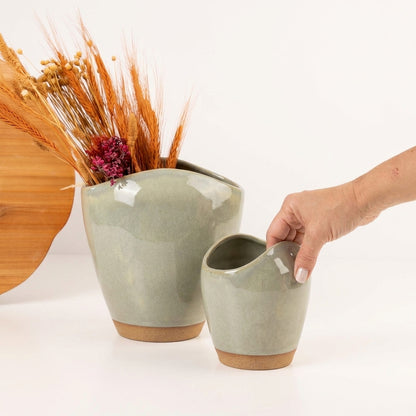 Vaso Fenda em cerâmica artesanal — tamanho KIT, argila Cappuccino, esmalte Verde Pompeia