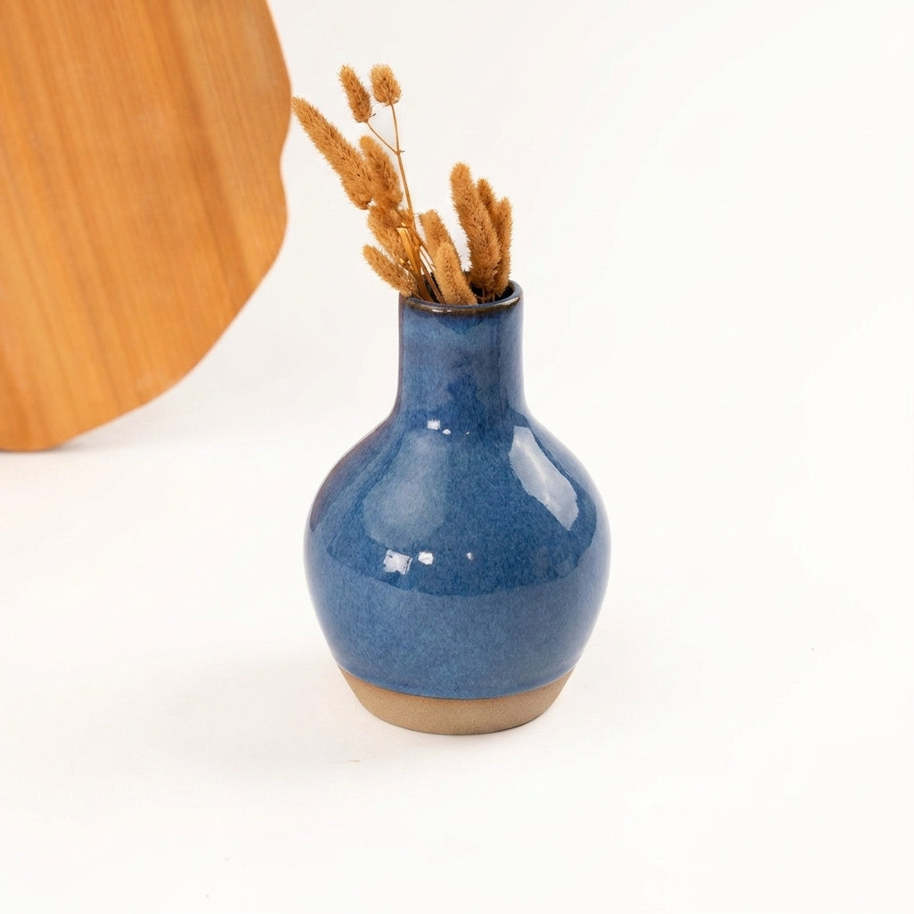 Vaso Moringa em cerâmica artesanal — argila Cappuccino, esmalte Azul Safira