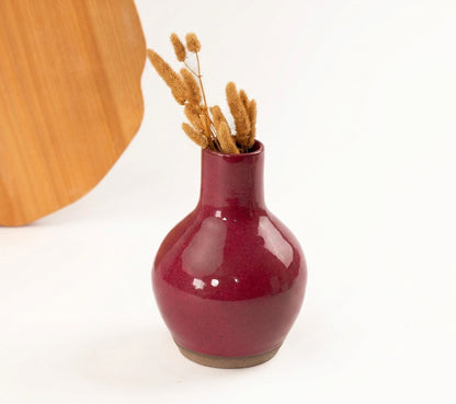 Vaso Moringa em cerâmica artesanal — argila Cappuccino, esmalte Jujuba