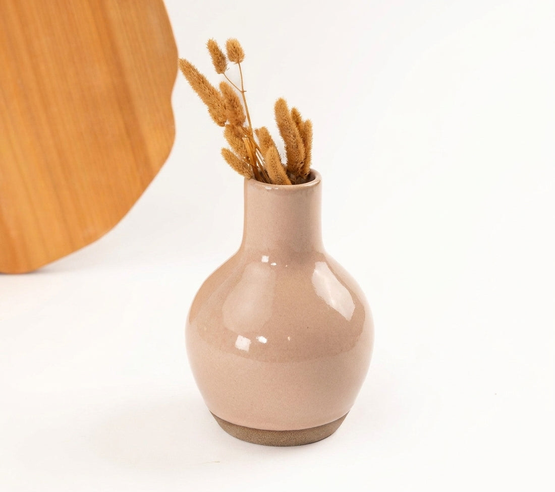 Vaso Moringa em cerâmica artesanal — argila Cappuccino, esmalte Nude