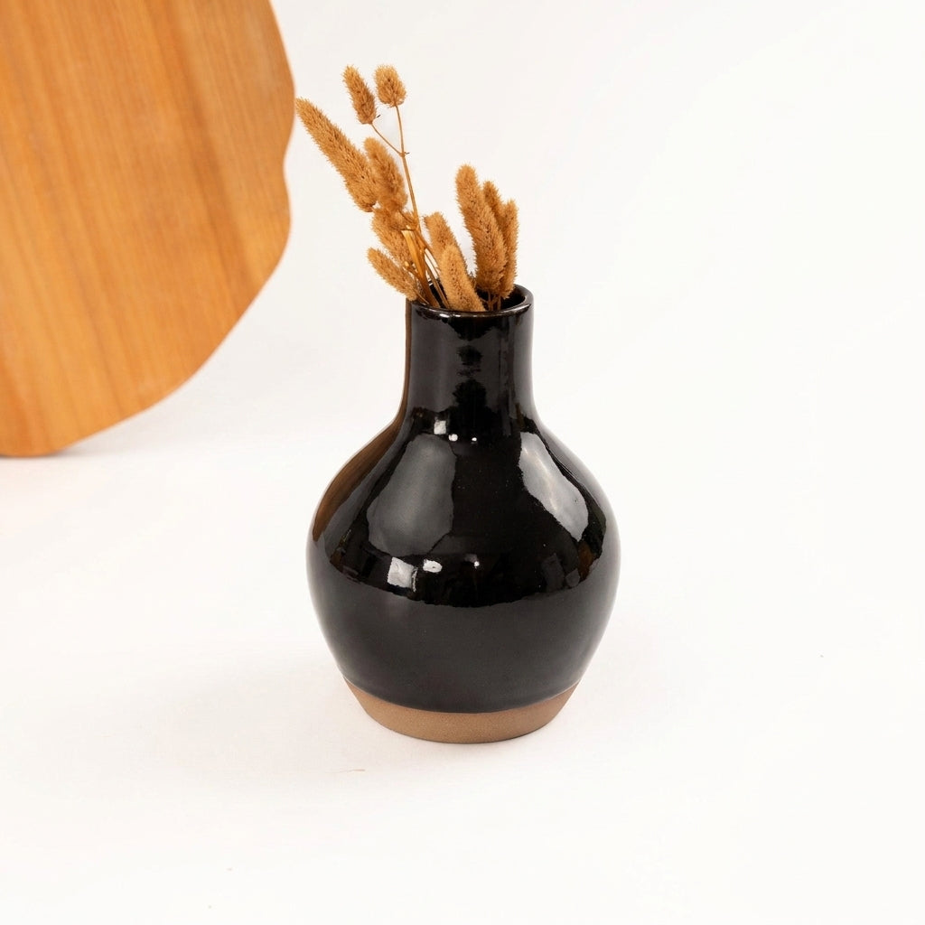 Vaso Moringa em cerâmica artesanal — argila Cappuccino, esmalte Preto Ébano