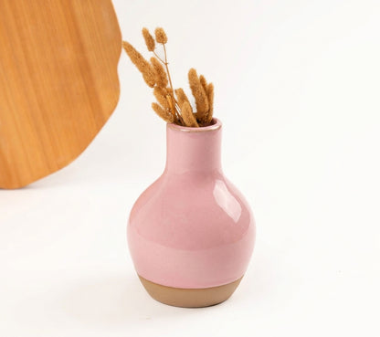 Vaso Moringa em cerâmica artesanal — argila Cappuccino, esmalte Rosa Barbie
