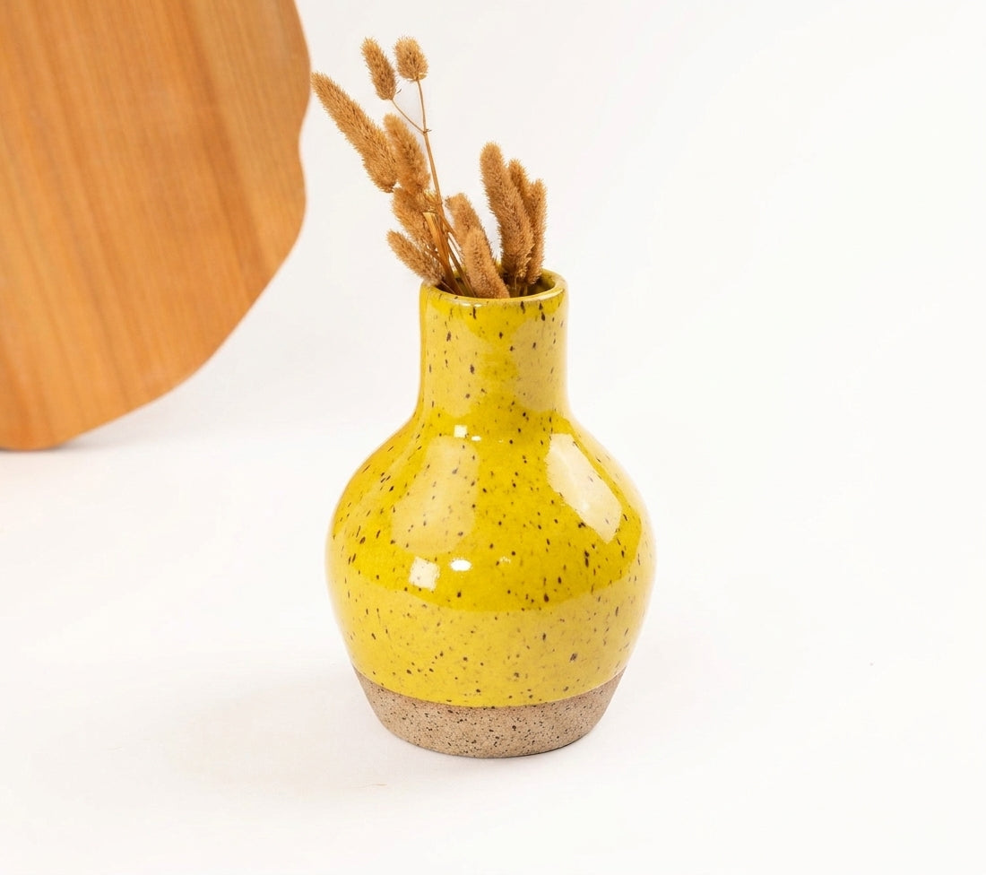 Vaso Moringa em cerâmica artesanal — argila Flocos, esmalte Amarelo Intenso