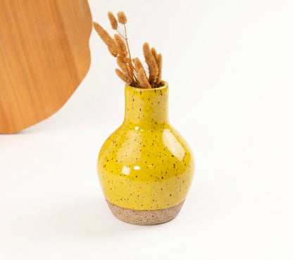 Vaso Moringa em cerâmica artesanal — argila Flocos, esmalte Amarelo Intenso