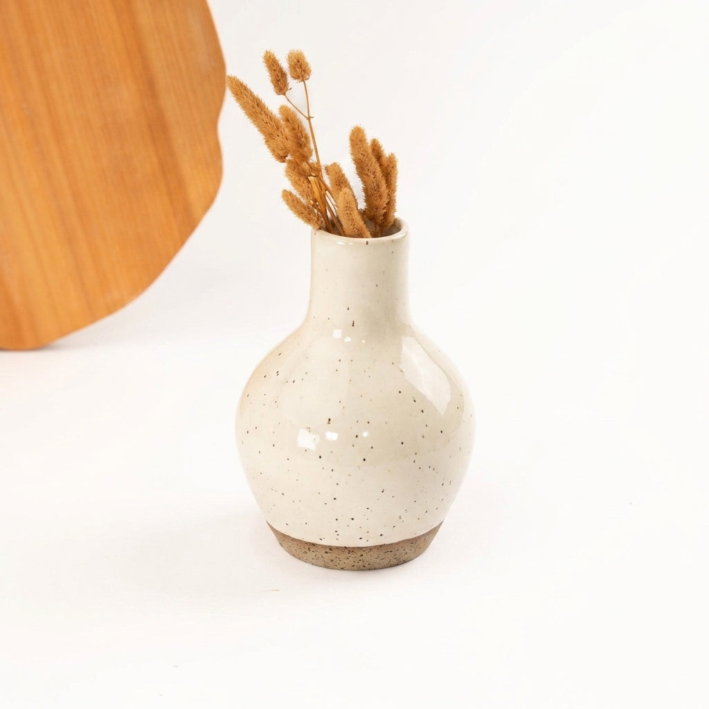 Vaso Moringa em cerâmica artesanal — argila Flocos, esmalte Branco AMME