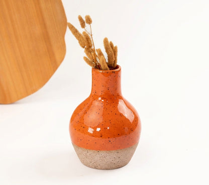 Vaso Moringa em cerâmica artesanal — argila Flocos, esmalte Laranja Intenso