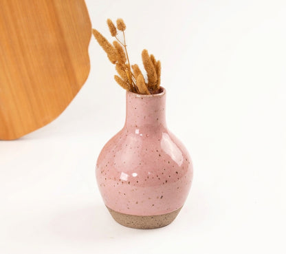 Vaso Moringa em cerâmica artesanal — argila Flocos, esmalte Rosa Barbie