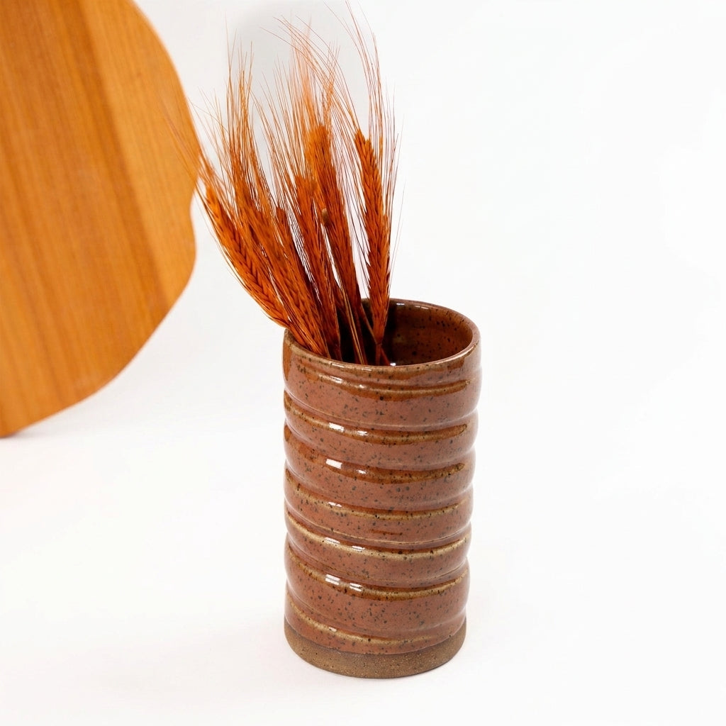 Vaso Reto orgânico Torcido em cerâmica artesanal — argila Flocos, esmalte Sol de Terracota