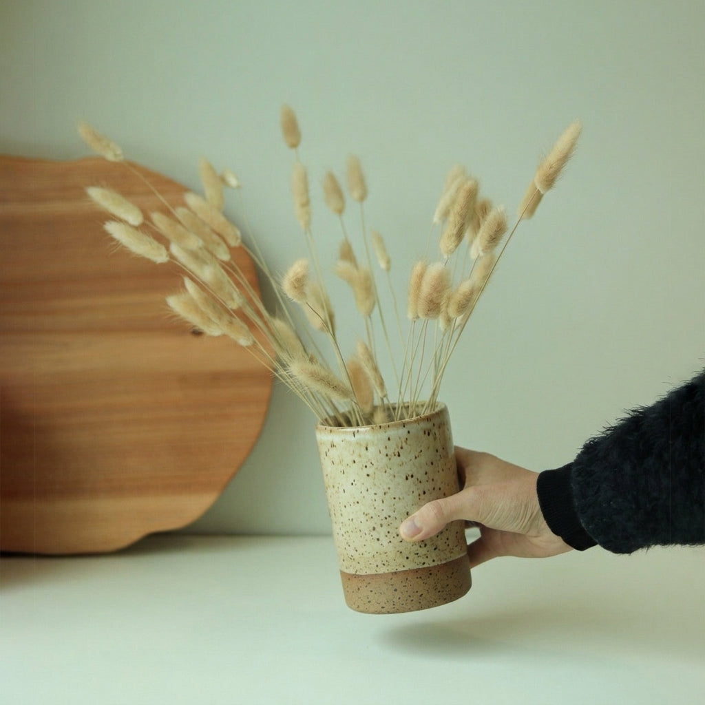 Vaso Reto em cerâmica artesanal — tamanho 14CM x 10CM, argila Flocos, esmalte Pedra Sabão