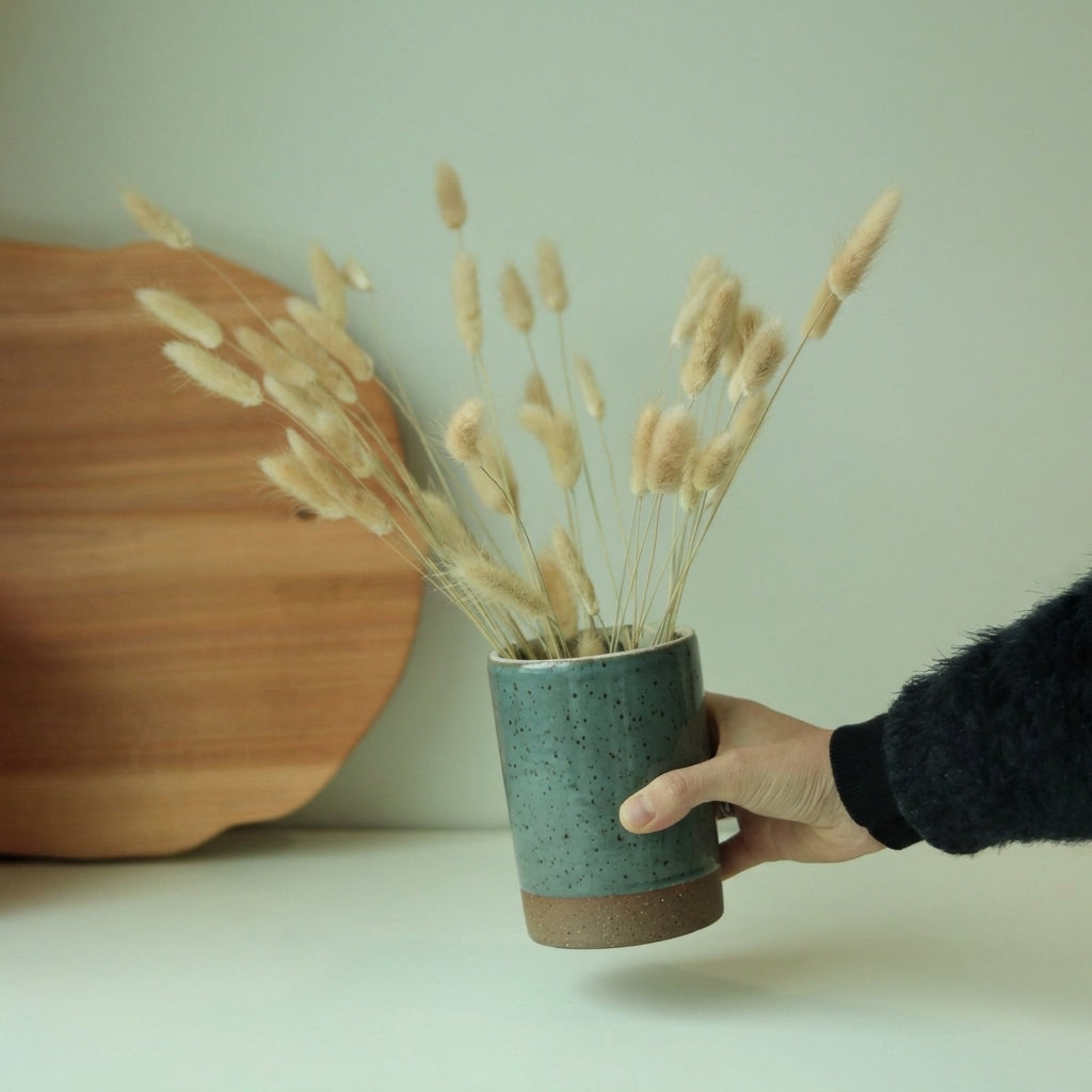 Vaso Reto em cerâmica artesanal — tamanho 14CM x 10CM, argila Flocos, esmalte Verde Exército