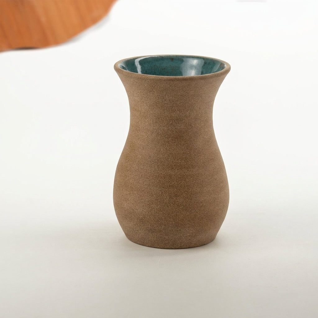Vaso Silhueta em cerâmica artesanal — tamanho 16CM, argila Cappuccino, esmalte Verde Exército