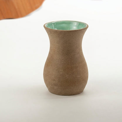 Vaso Silhueta em cerâmica artesanal — tamanho 16CM, argila Cappuccino, esmalte Verde Menta