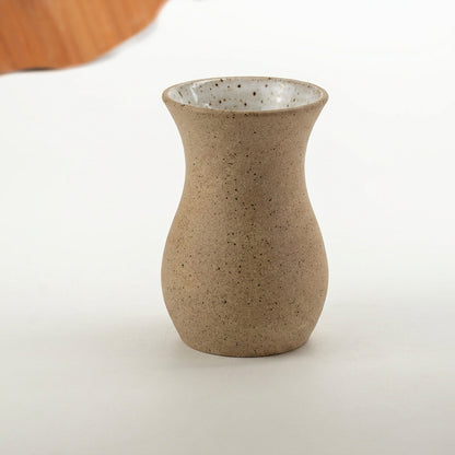 Vaso Silhueta em cerâmica artesanal — tamanho 16CM, argila Flocos, esmalte Branco AMME