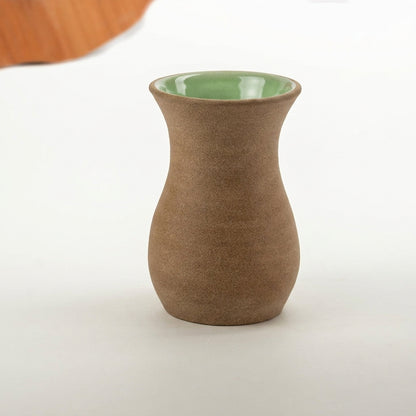 Vaso Silhueta em cerâmica artesanal — tamanho 9CM, argila Cappuccino, esmalte Verde Menta