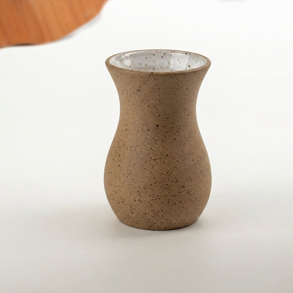 Vaso Silhueta em cerâmica artesanal — tamanho 9CM, argila Flocos, esmalte Branco AMME