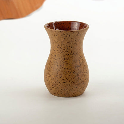 Vaso Silhueta em cerâmica artesanal — tamanho 9CM, argila Flocos, esmalte Sol de Terracota