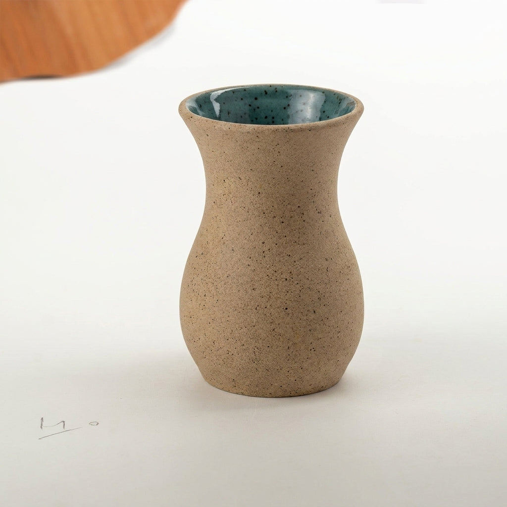Vaso Silhueta em cerâmica artesanal — tamanho 9CM, argila Flocos, esmalte Verde Exército