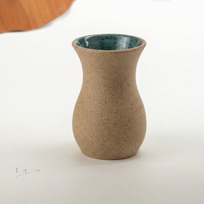 Vaso Silhueta em cerâmica artesanal — tamanho 9CM, argila Flocos, esmalte Verde Exército