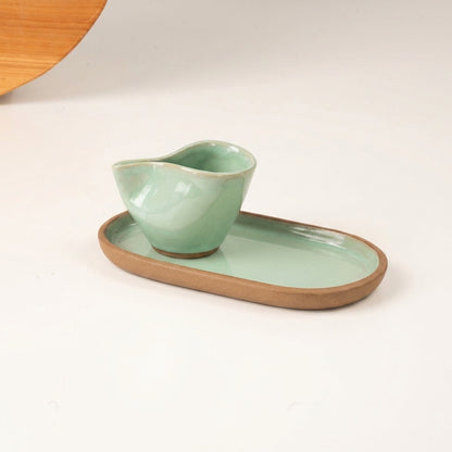 Xícara Andorinha com pires alongado em cerâmica artesanal — tamanho 180ML, argila Cappuccino, esmalte Verde Menta