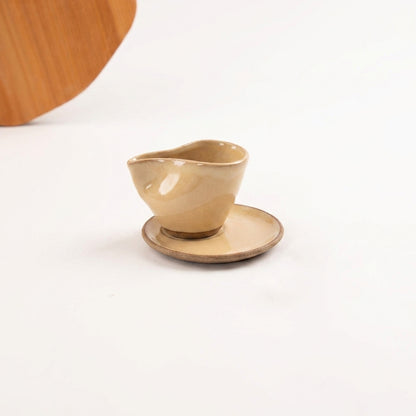 Xícara Andorinha em cerâmica artesanal — tamanho 100ML, argila Cappuccino, esmalte Pedra Sabão