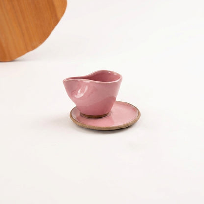Xícara Andorinha em cerâmica artesanal — tamanho 100ML, argila Cappuccino, esmalte Rosa Barbie