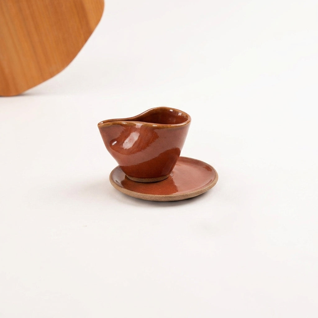 Xícara Andorinha em cerâmica artesanal — tamanho 100ML, argila Cappuccino, esmalte Sol de Terracota